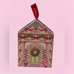 Cath Kidston A Doll’s House Red Berry & Cedar Gift Set Body Wash Lotion Can Hang